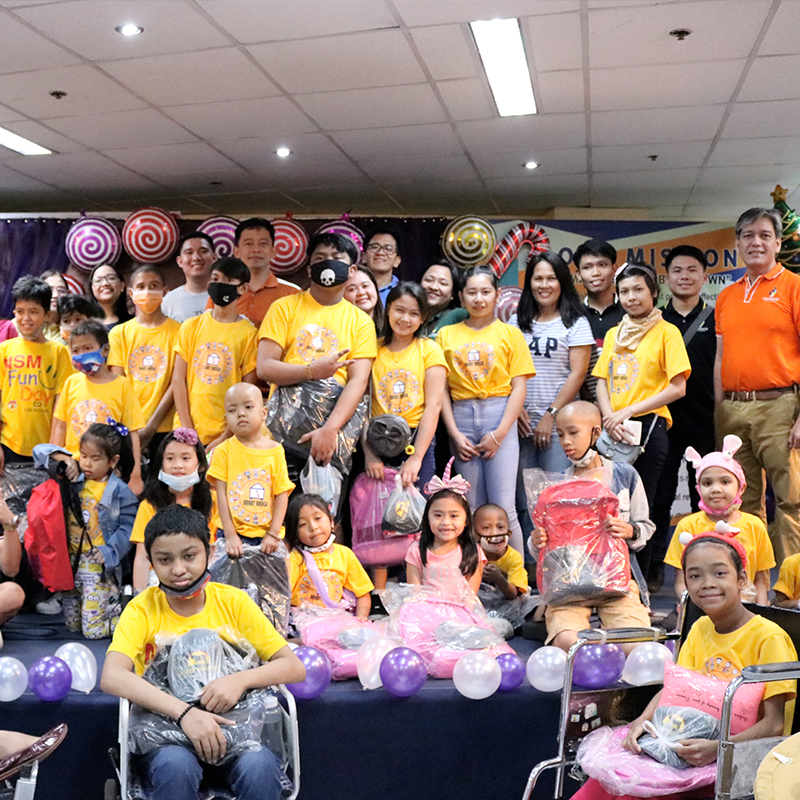 Aims contributes to Philipine Bible Society Christmas Party organized by "The Hope" with the support of Crossworld